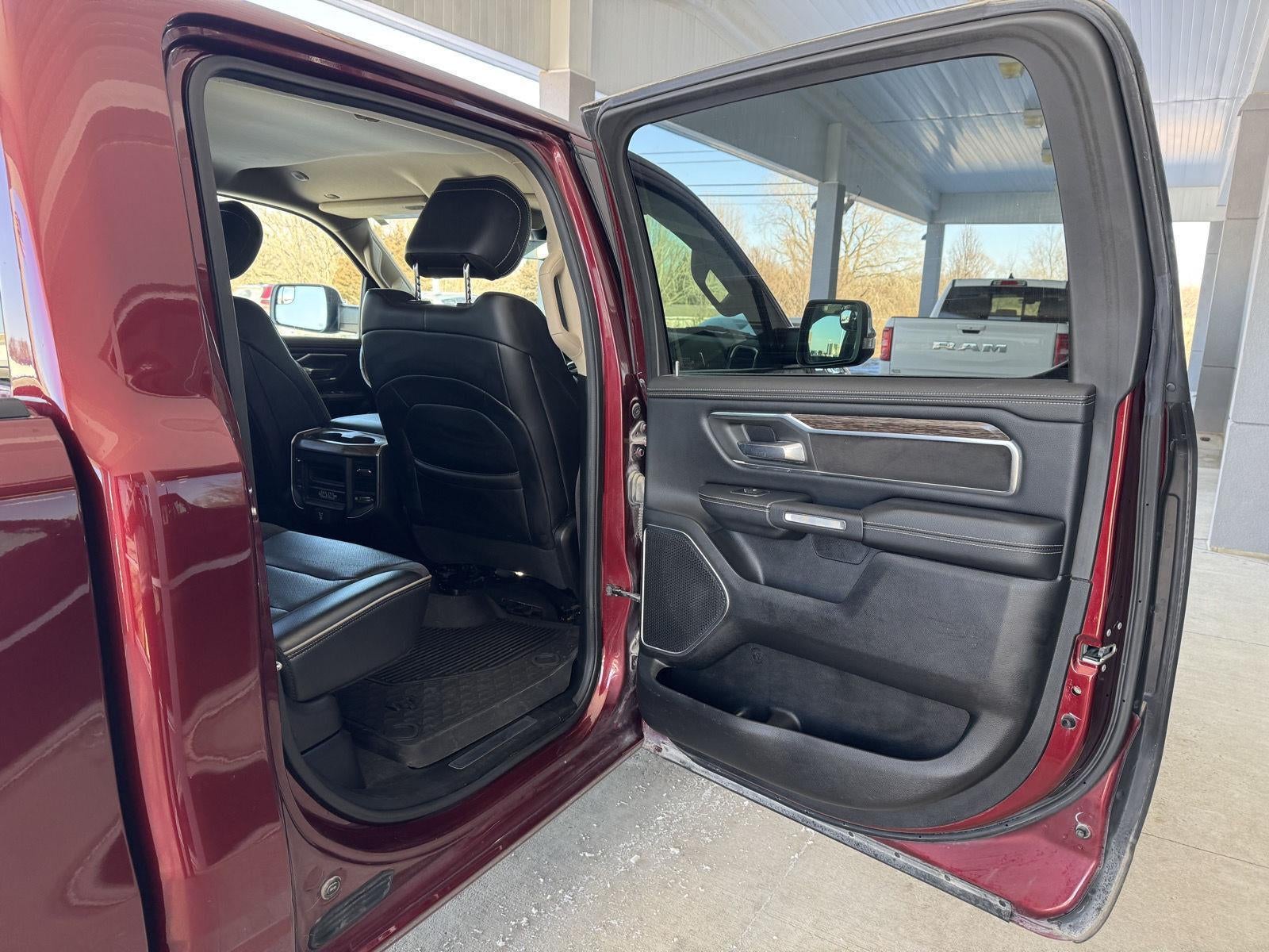 2019 RAM 1500 Laramie Crew Cab 4x4 5'7' Box