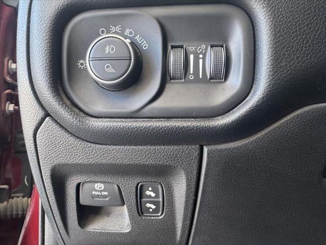 2019 RAM 1500 Laramie Crew Cab 4x4 5'7' Box