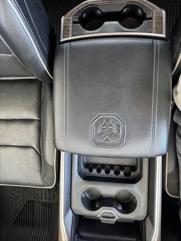 2019 RAM 1500 Laramie Crew Cab 4x4 5'7' Box