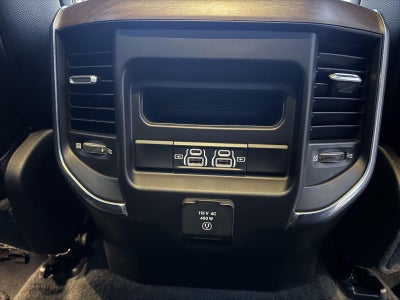 2022 RAM 1500 Laramie Crew Cab 4x4 5'7' Box