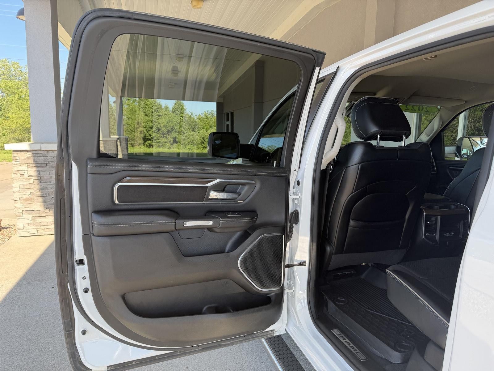 2022 RAM 1500 Laramie Crew Cab 4x4 5'7' Box