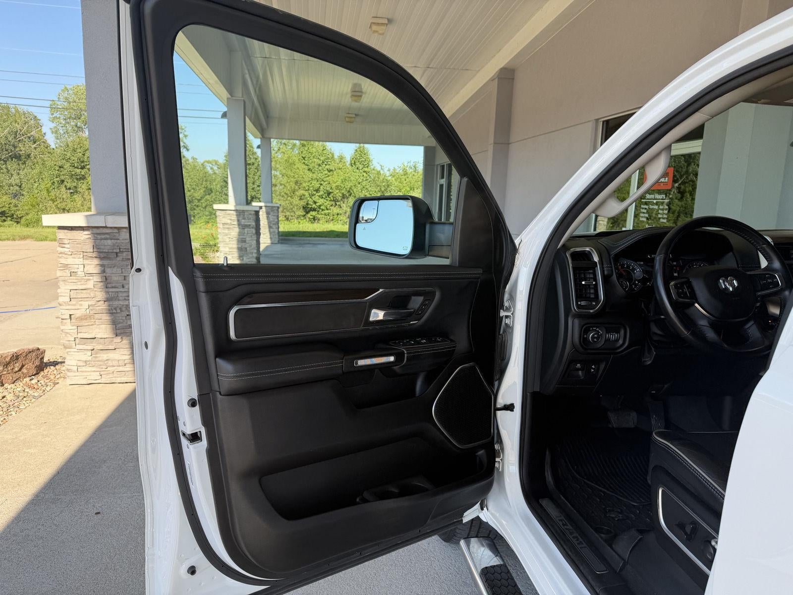 2022 RAM 1500 Laramie Crew Cab 4x4 5'7' Box