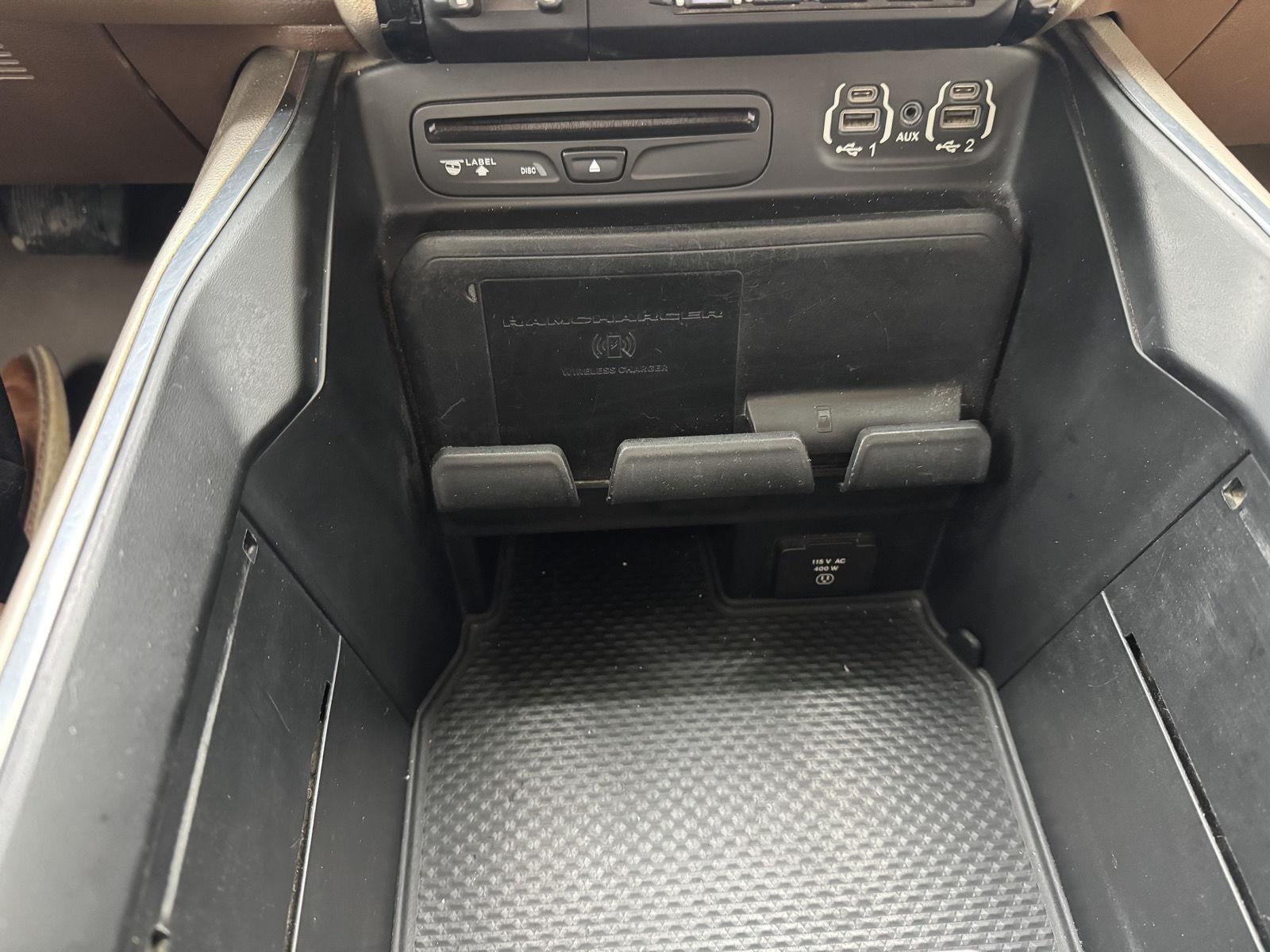 2019 RAM 1500 Laramie Crew Cab 4x4 6'4' Box