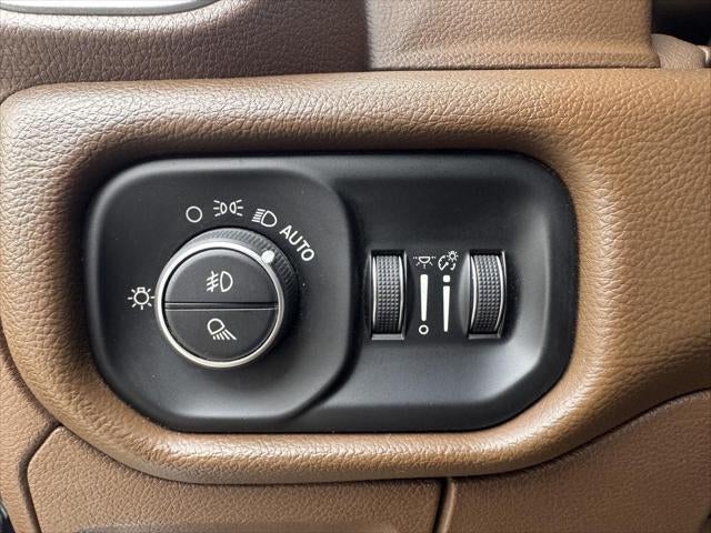 2019 RAM 1500 Laramie Crew Cab 4x4 6'4' Box