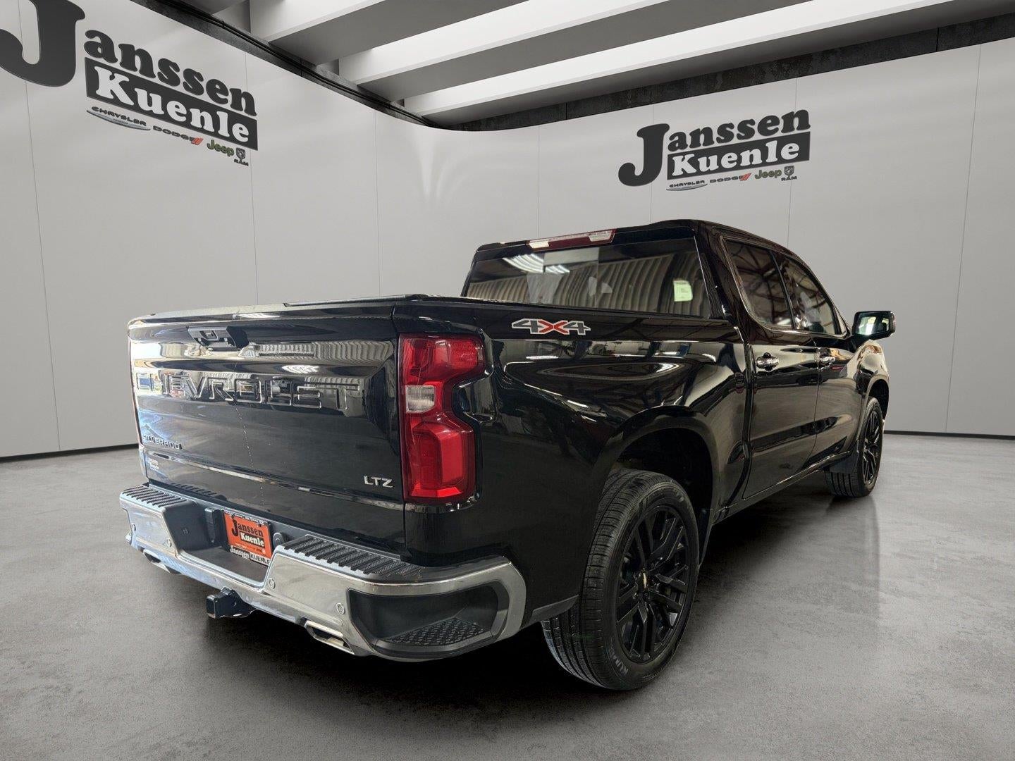 2022 Chevrolet Silverado 1500 4WD Crew Cab Short Bed LTZ