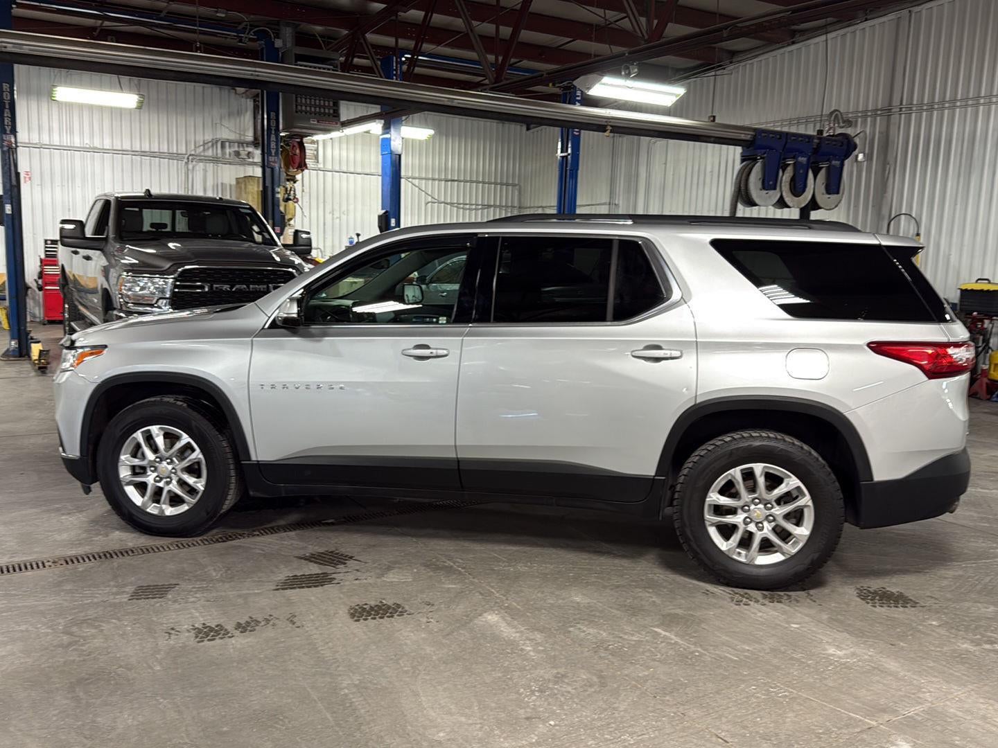 2020 Chevrolet Traverse AWD LT Cloth