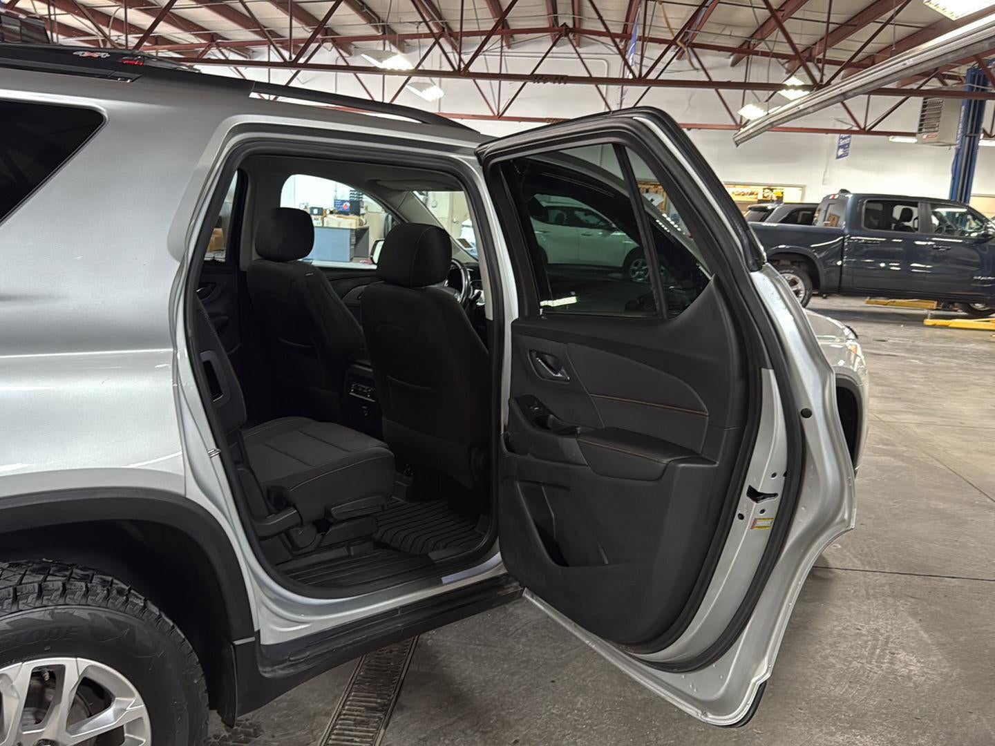 2020 Chevrolet Traverse AWD LT Cloth