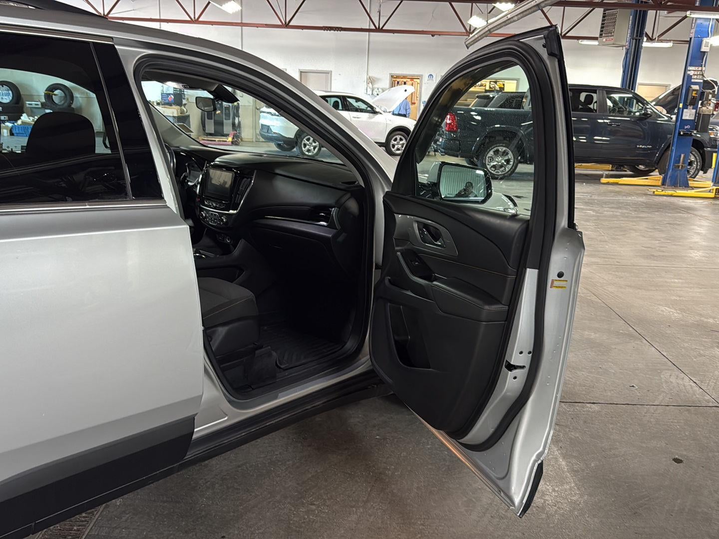 2020 Chevrolet Traverse AWD LT Cloth