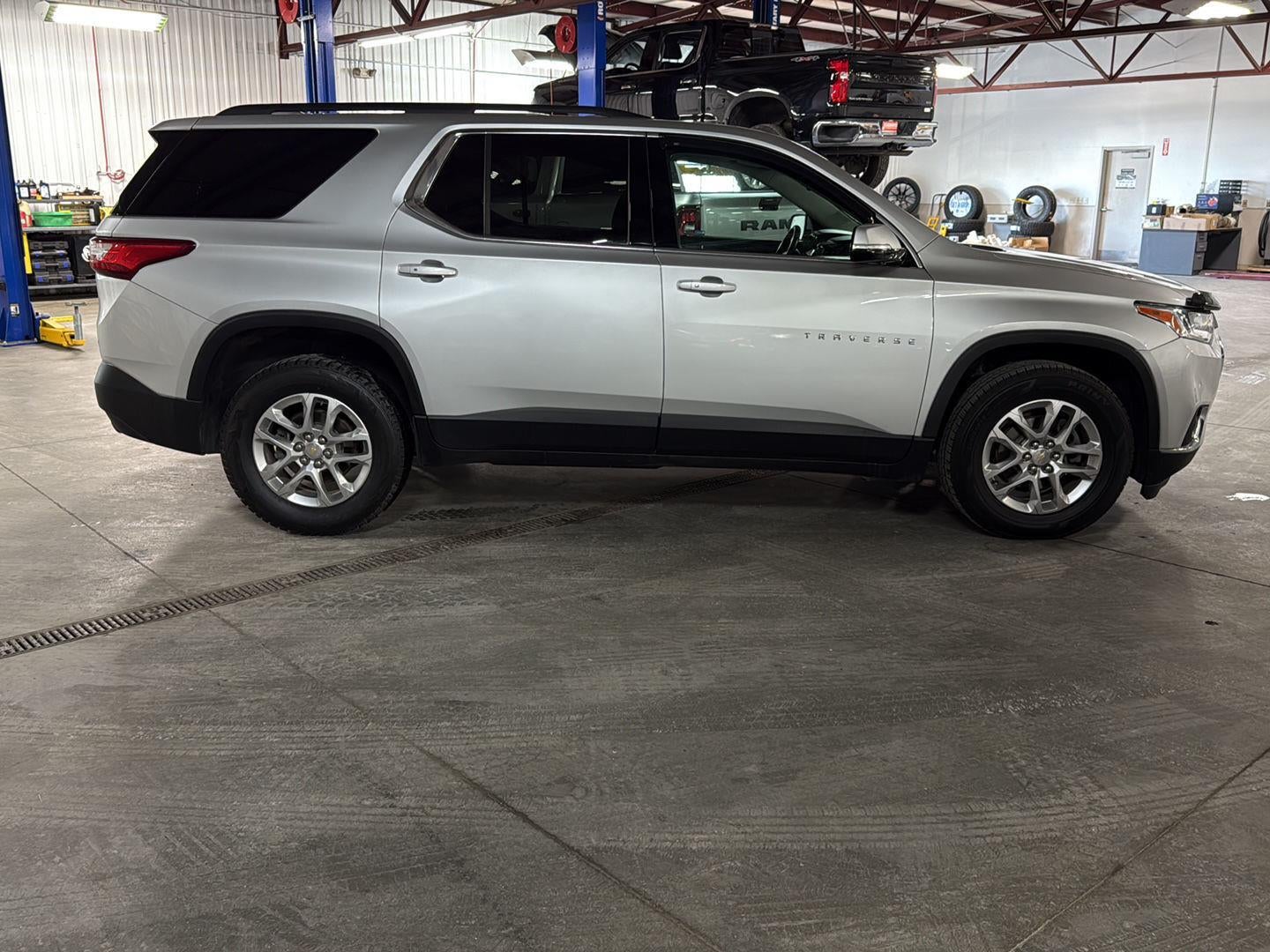 2020 Chevrolet Traverse AWD LT Cloth