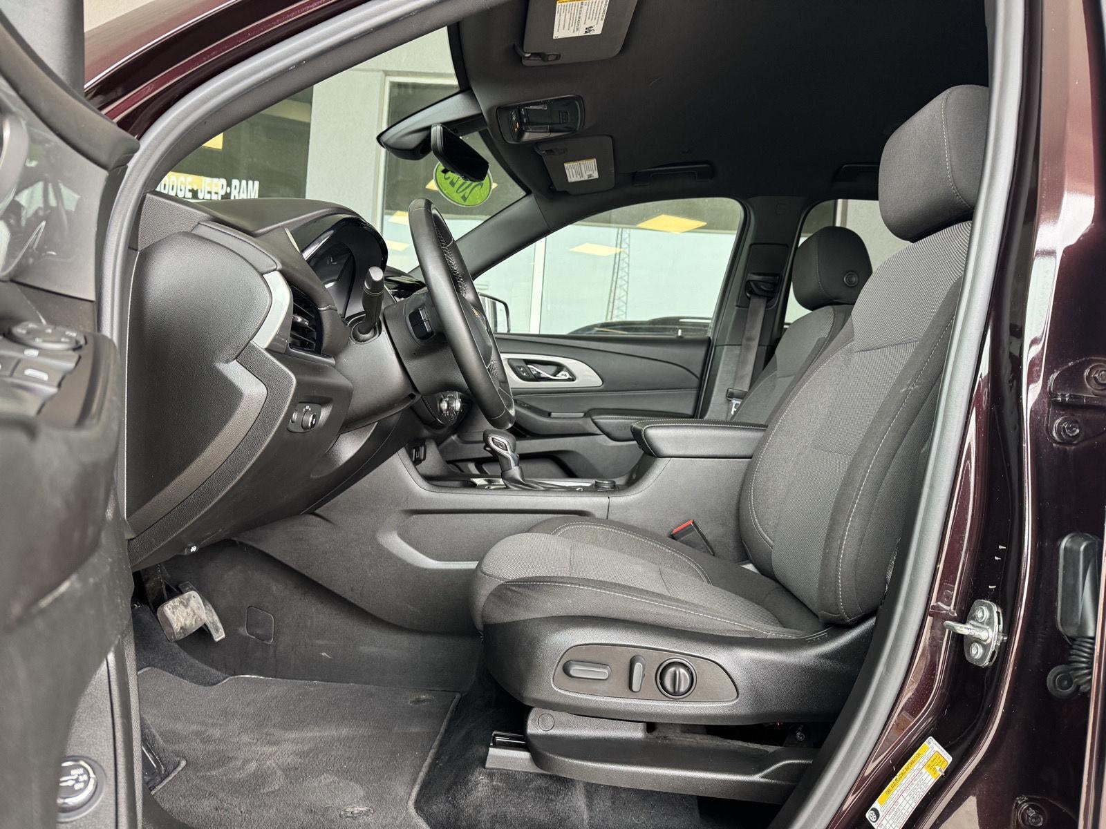 2023 Chevrolet Traverse AWD LT Cloth