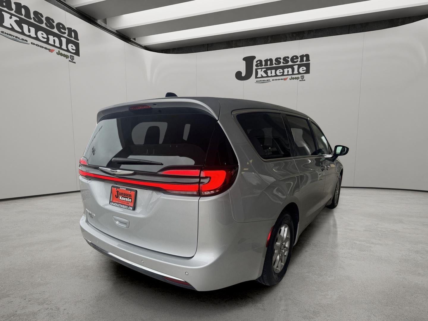 2024 Chrysler Pacifica Touring L