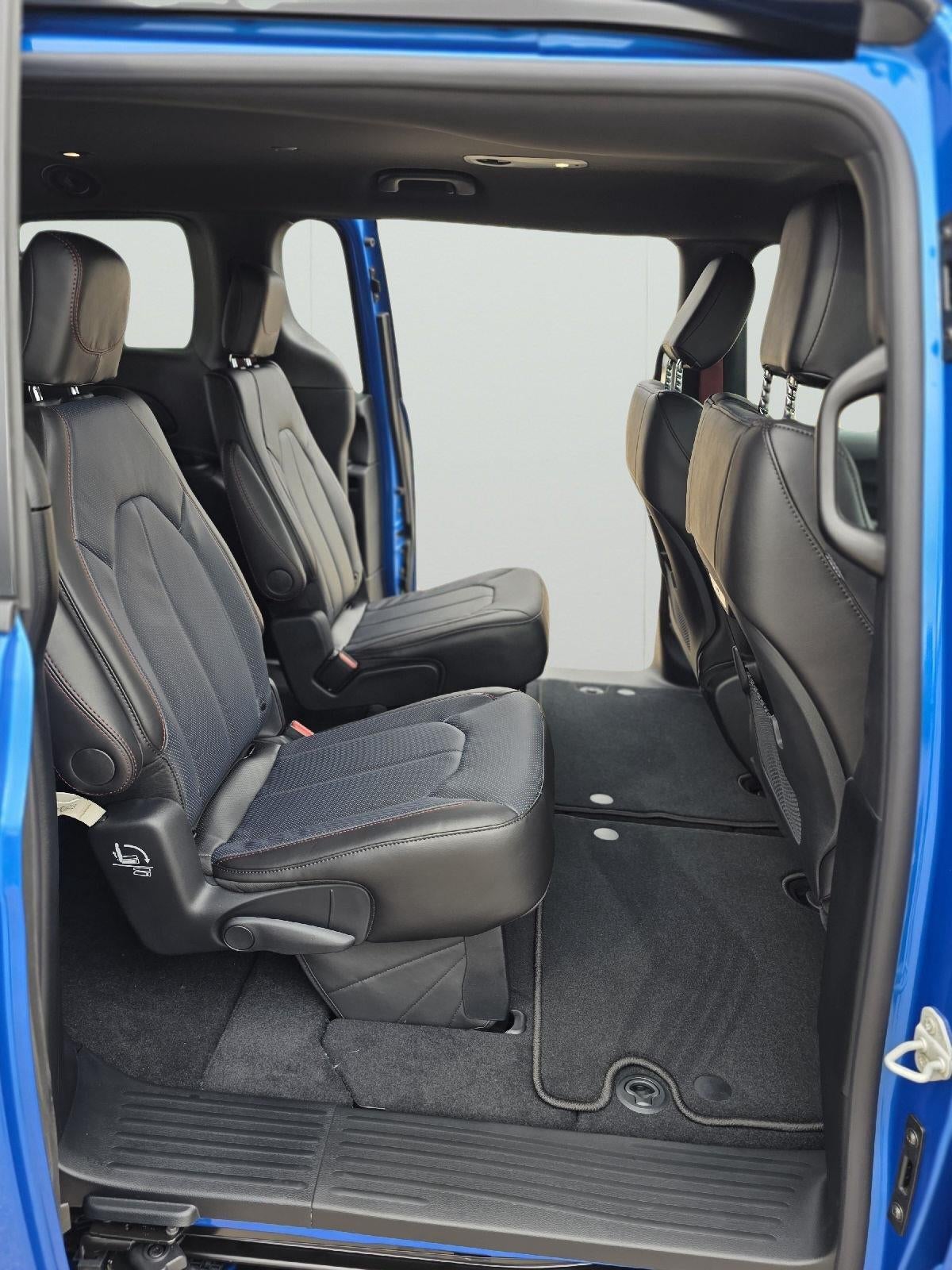 2027 Chrysler Pacifica PACIFICA SELECT AWD