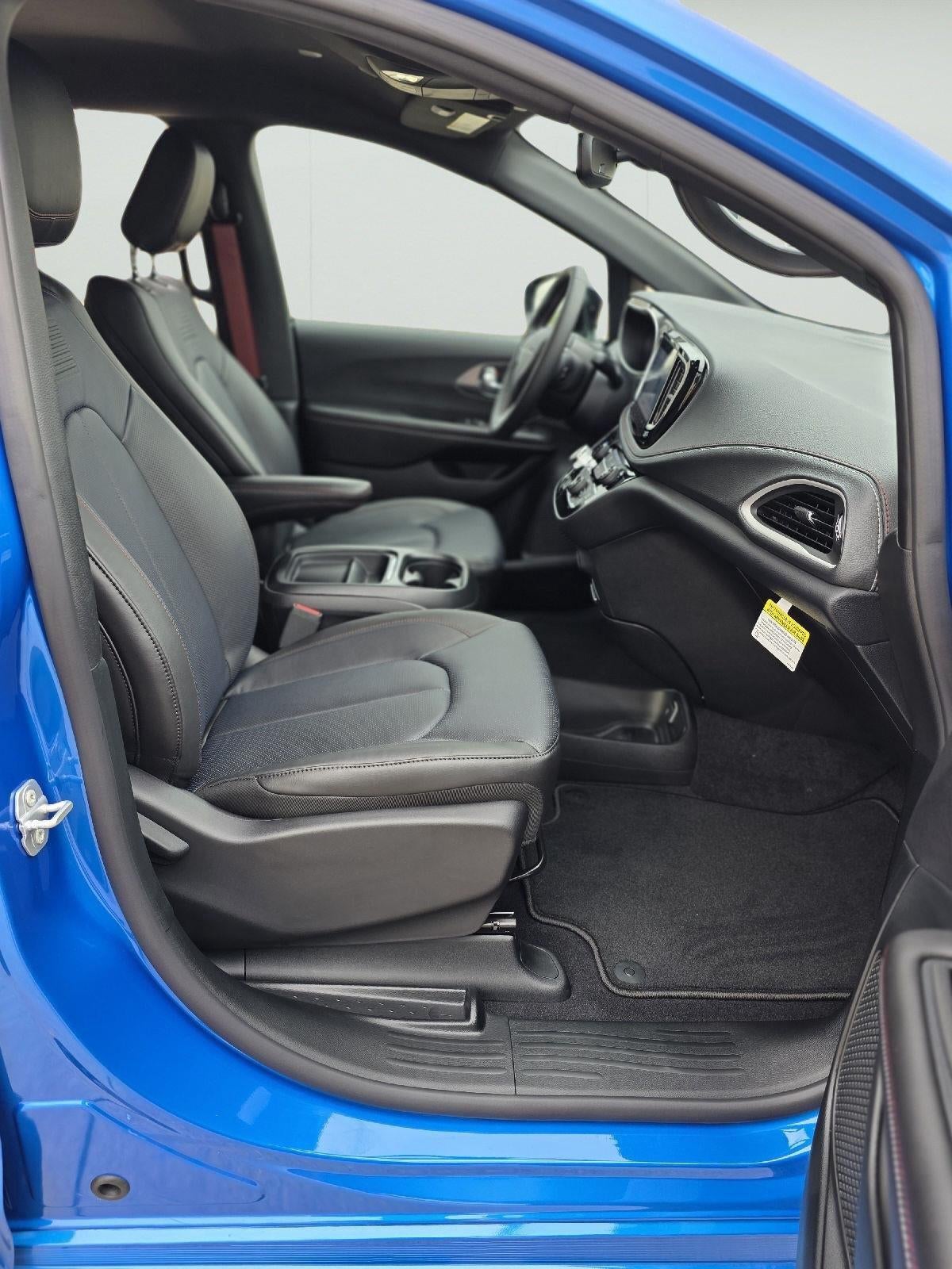 2027 Chrysler Pacifica PACIFICA SELECT AWD