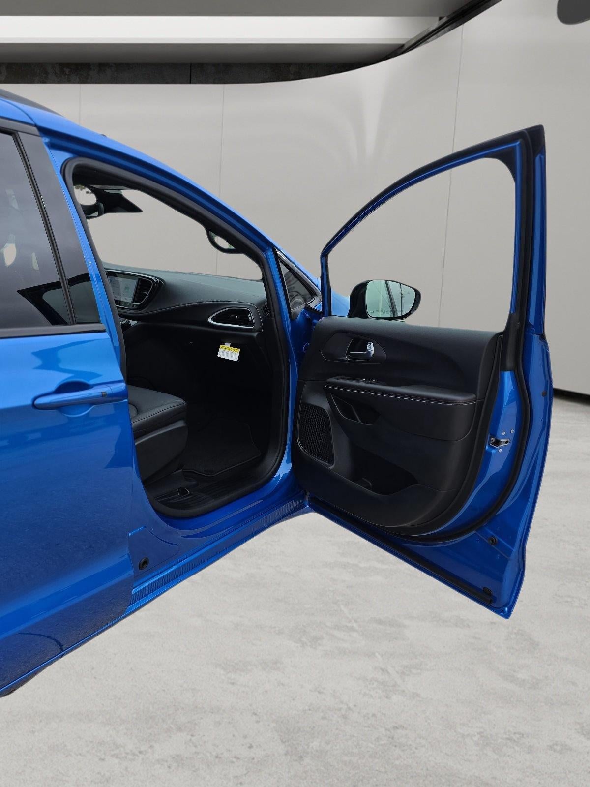 2027 Chrysler Pacifica PACIFICA SELECT AWD