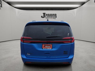 2027 Chrysler Pacifica PACIFICA SELECT AWD