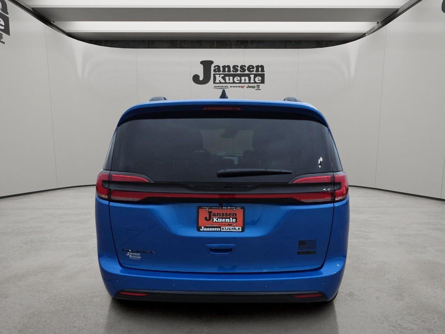 2027 Chrysler Pacifica PACIFICA SELECT AWD