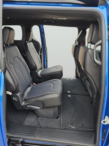 2027 Chrysler Pacifica PACIFICA SELECT AWD