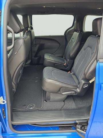 2027 Chrysler Pacifica PACIFICA SELECT AWD