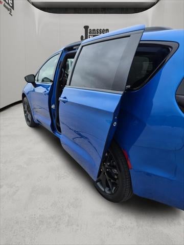 2027 Chrysler Pacifica PACIFICA SELECT AWD