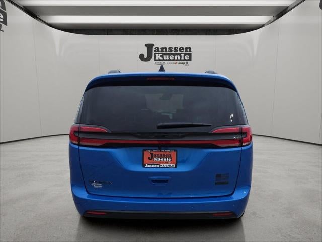 2027 Chrysler Pacifica PACIFICA SELECT AWD