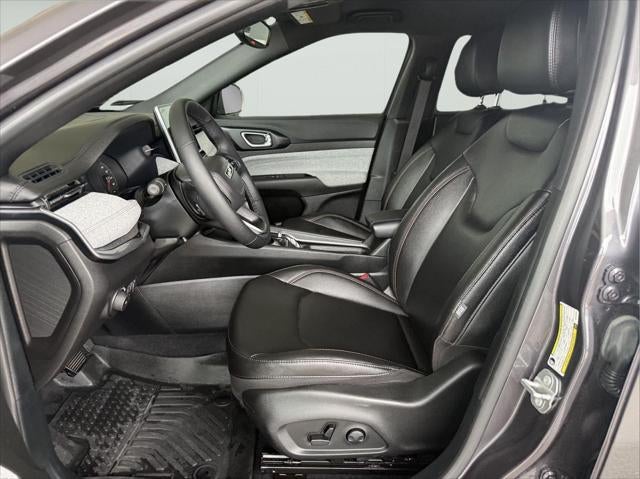 2024 Jeep Compass Latitude Lux FWD