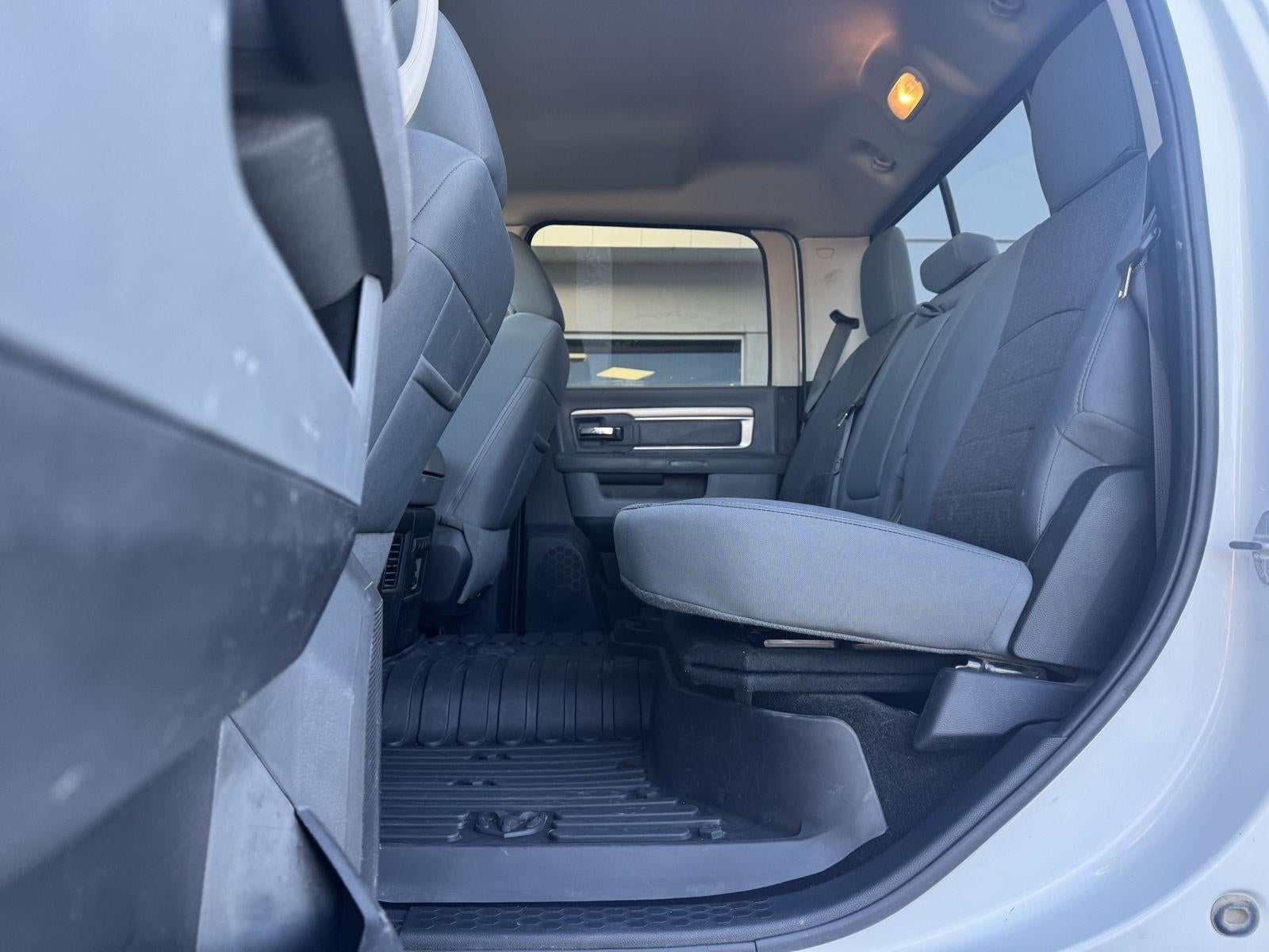 2017 RAM 3500 Big Horn Crew Cab 4x4 6'4' Box