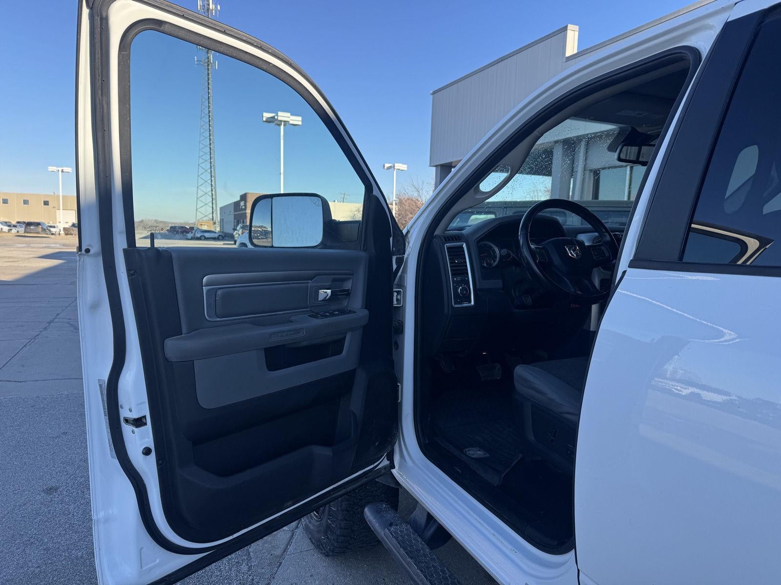 2017 RAM 3500 Big Horn Crew Cab 4x4 6'4' Box