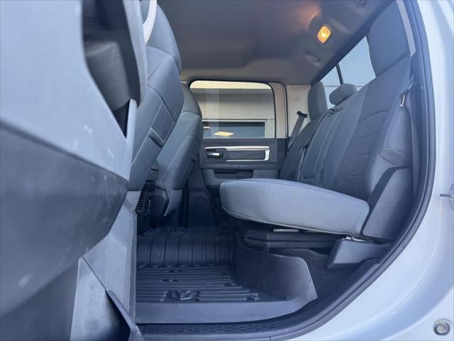 2017 RAM 3500 Big Horn Crew Cab 4x4 6'4' Box