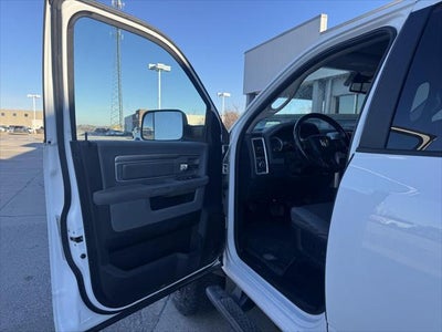 2017 RAM 3500 Big Horn Crew Cab 4x4 6'4' Box