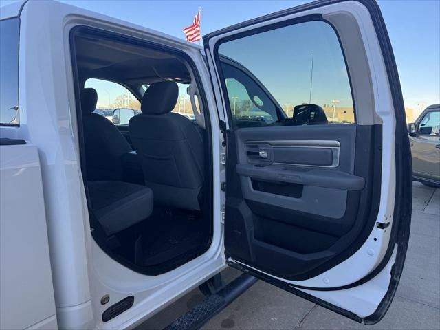 2017 RAM 3500 Big Horn Crew Cab 4x4 6'4' Box