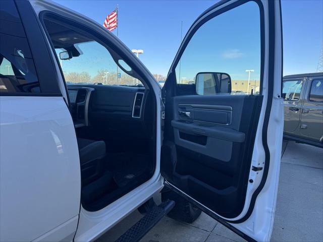 2017 RAM 3500 Big Horn Crew Cab 4x4 6'4' Box