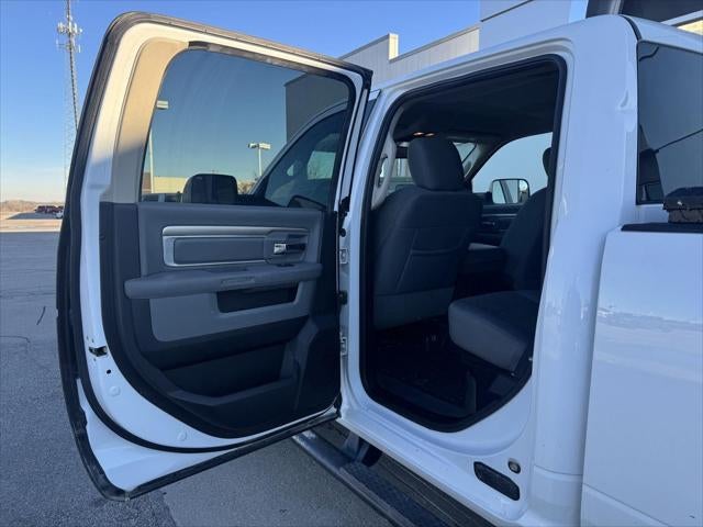 2017 RAM 3500 Big Horn Crew Cab 4x4 6'4' Box