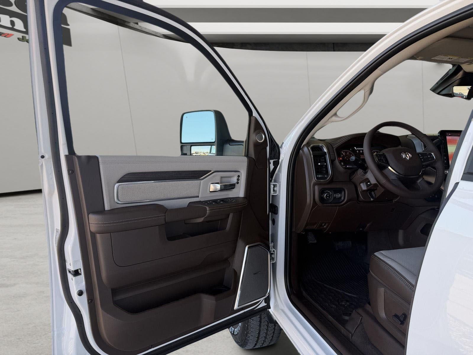 2026 RAM Ram 3500 RAM 3500 LARAMIE CREW CAB 4X4 8' BOX