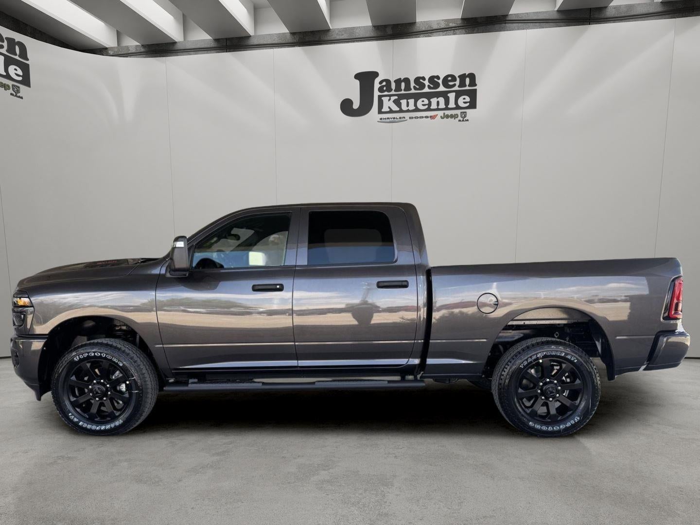 2026 RAM Ram 2500 RAM 2500 BLACK EXPRESS CREW CAB 4X4 6'4' BOX