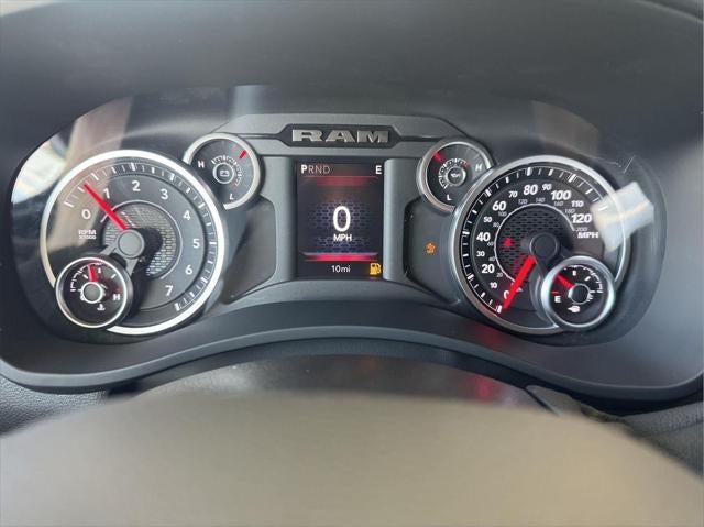 2026 RAM Ram 2500 RAM 2500 BLACK EXPRESS CREW CAB 4X4 6'4' BOX