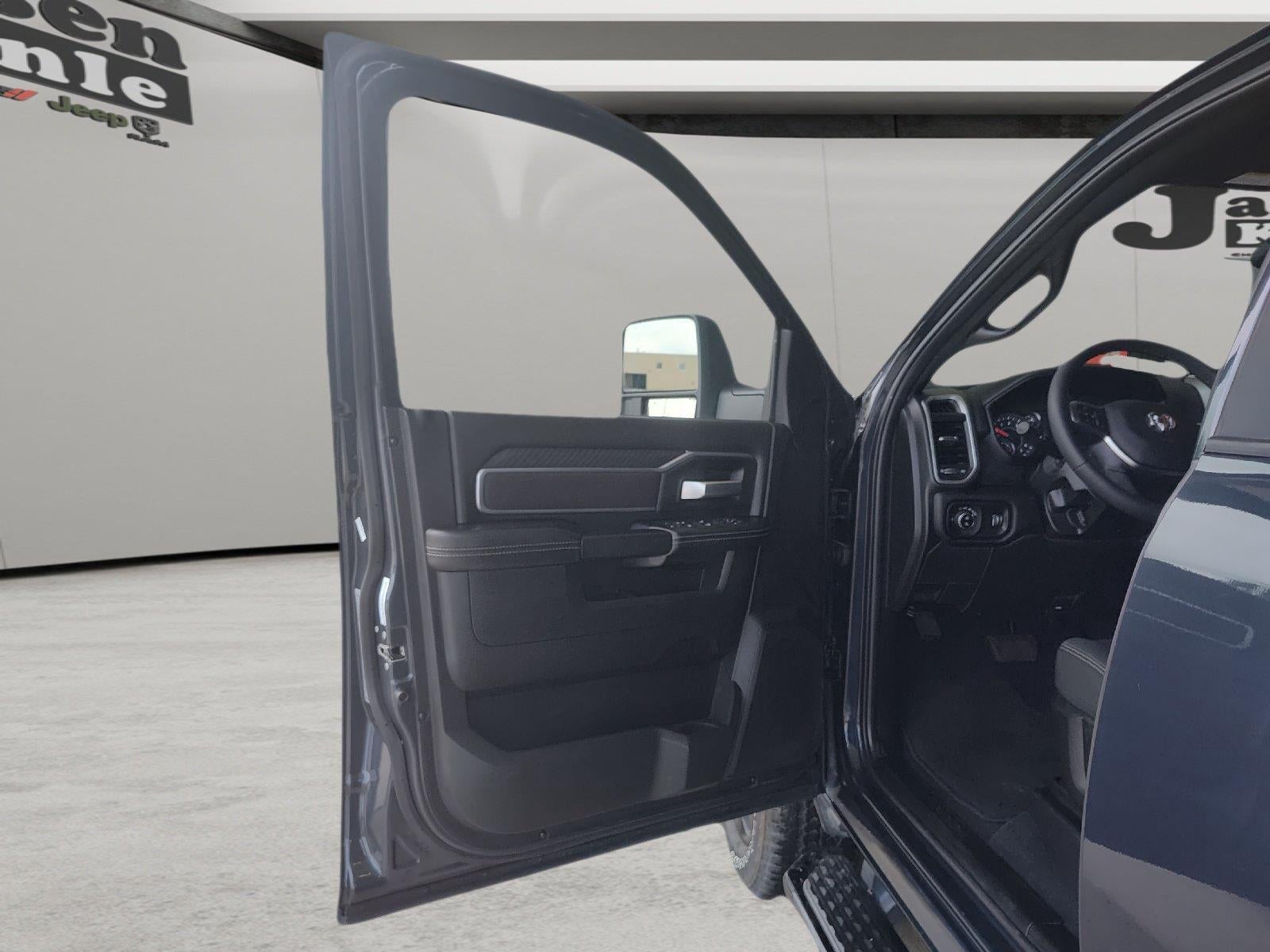 2025 RAM 2500 Big Horn Crew Cab 4x4 6'4' Box