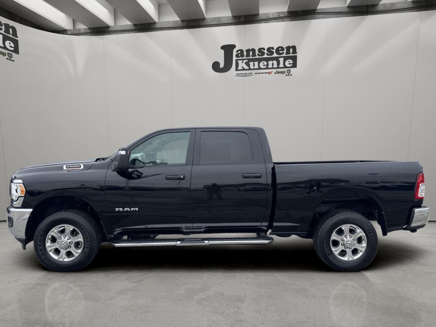 2024 RAM 2500 Big Horn Crew Cab 4x4 6'4' Box