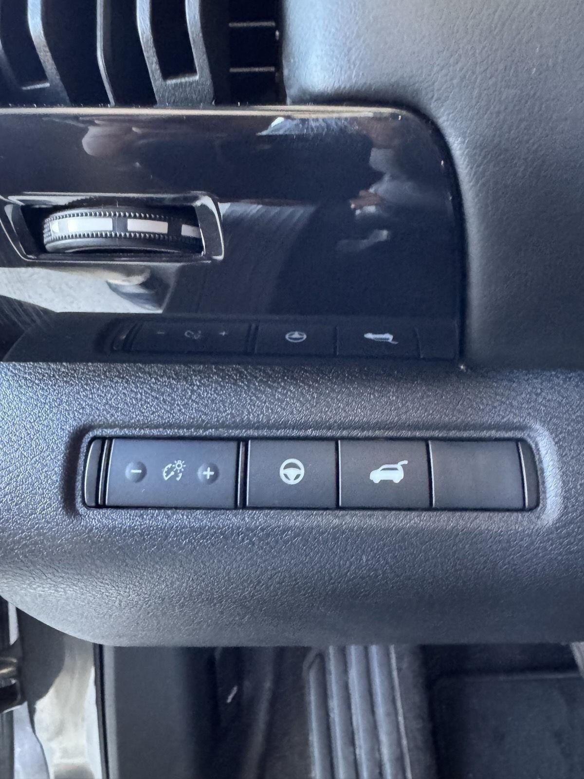 2025 Nissan Pathfinder SV FWD
