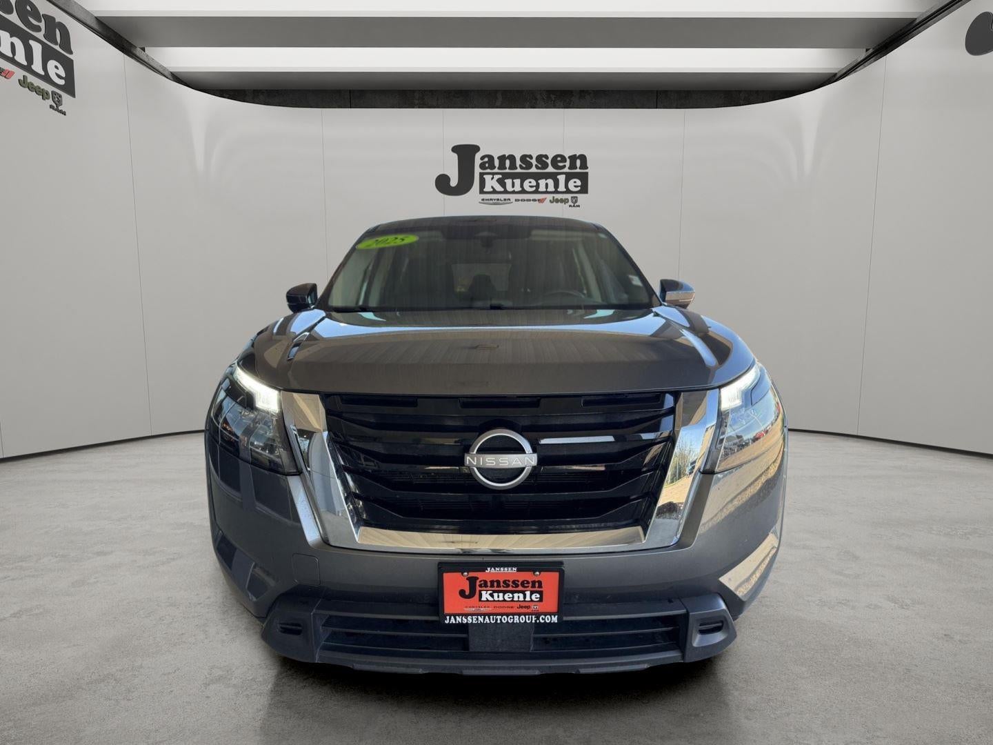 2025 Nissan Pathfinder SV FWD