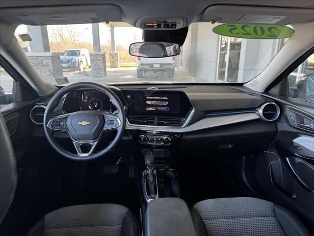 2025 Chevrolet Trax FWD LT