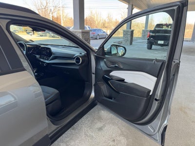 2025 Chevrolet Trax FWD LT