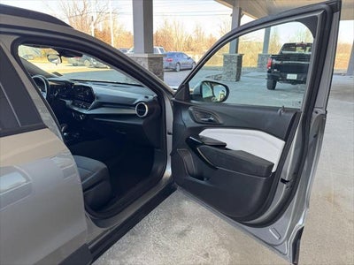 2025 Chevrolet Trax FWD LT