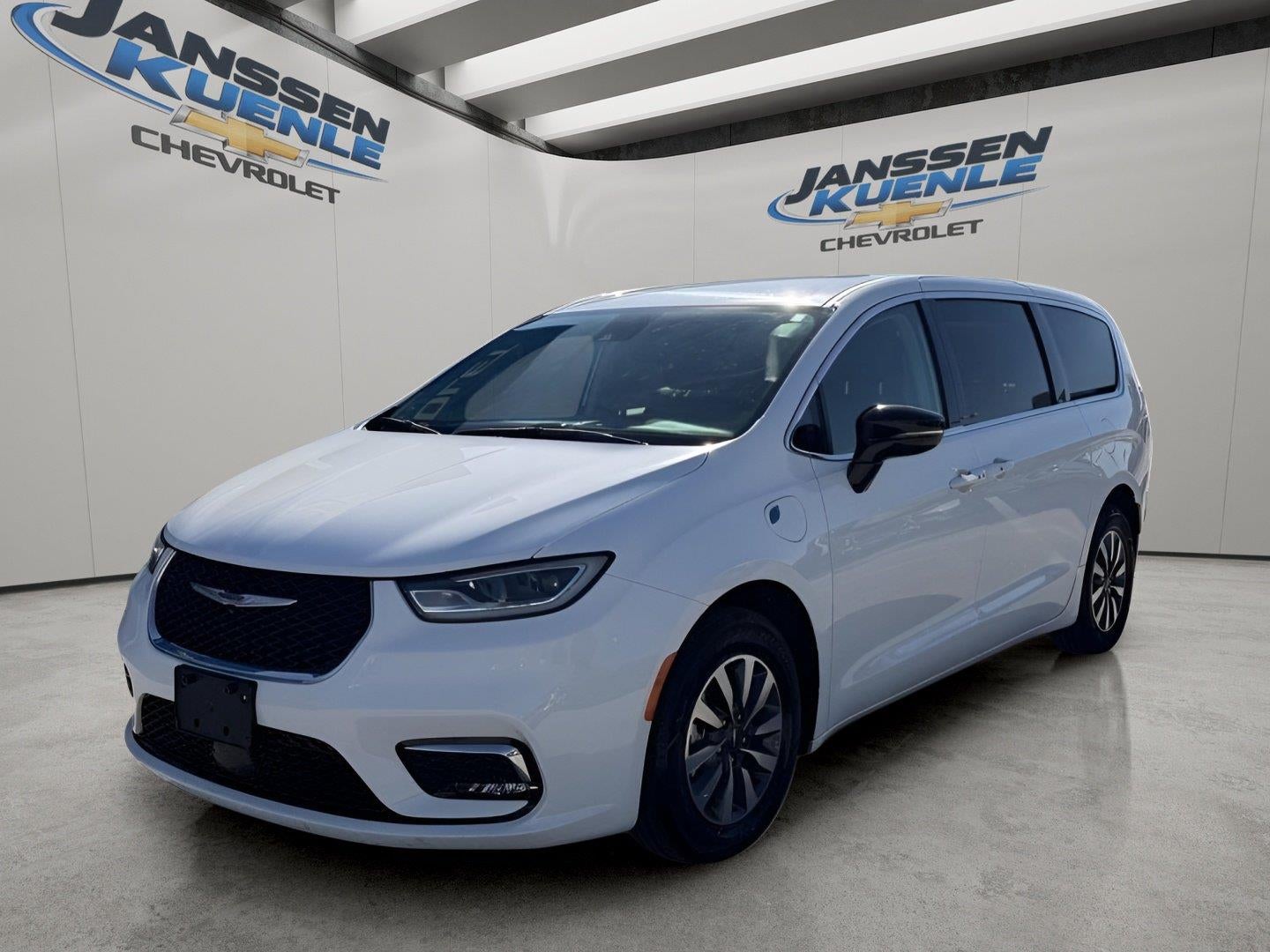 2024 Chrysler Pacifica PHEV